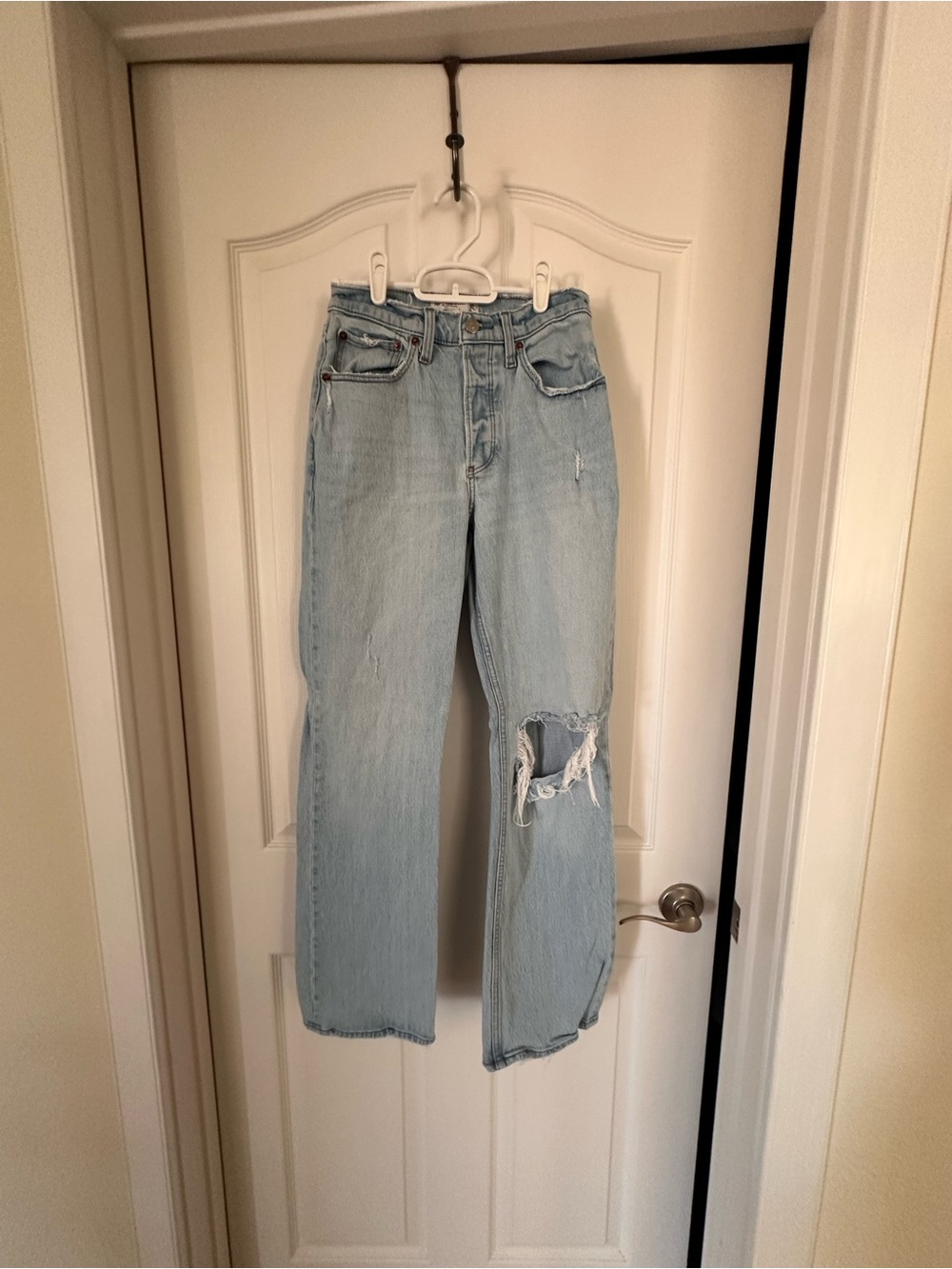 Abercrombie & Fitch Light Wash Straight-Leg Jeans with Knee Rip
